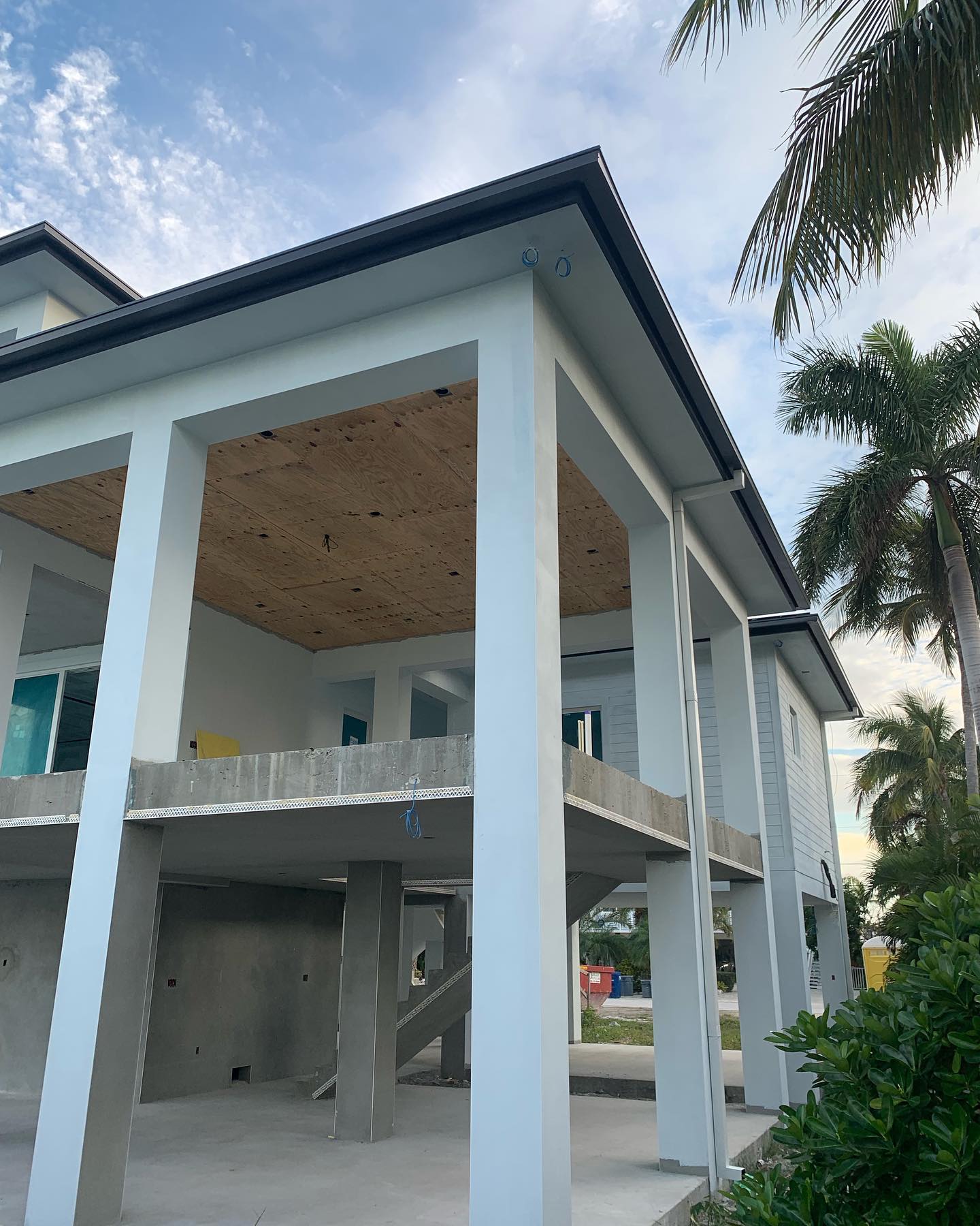 Soffit, fascia and seamless gutter detail on a Florida home roof edge